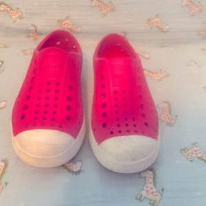 Pink natives size 9